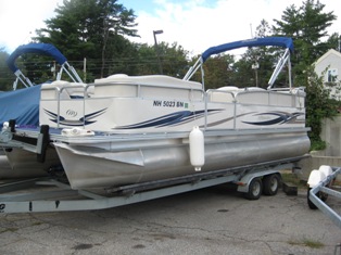 24′ Pontoon w/Mercury 90HP EFI 4-stroke-Lake Winnipesaukee Boat Rentals
